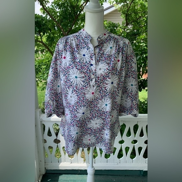 TopNotch Women’s 2X White Floral/Firework Multicolored 3/4 sleeve blouse - Picture 2 of 8